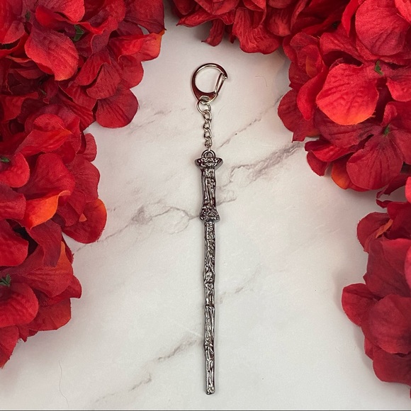 Harry Potter Hogwarts Magic Wand Keychain Charm - Picture 15 of 16
